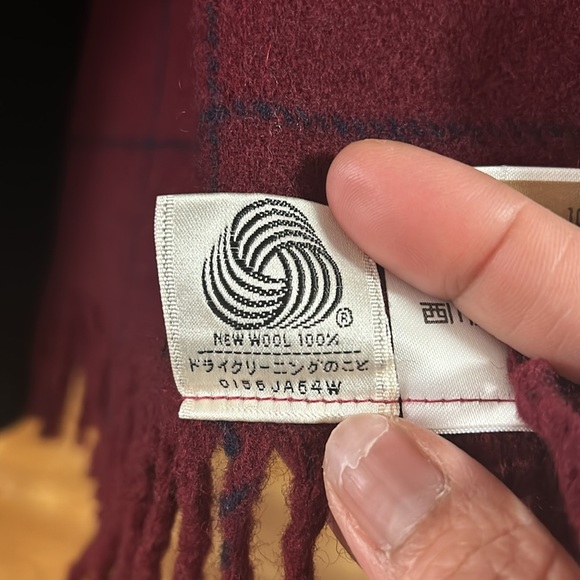 Authentic Burberry Wool Scarf - Picture 6 of 7